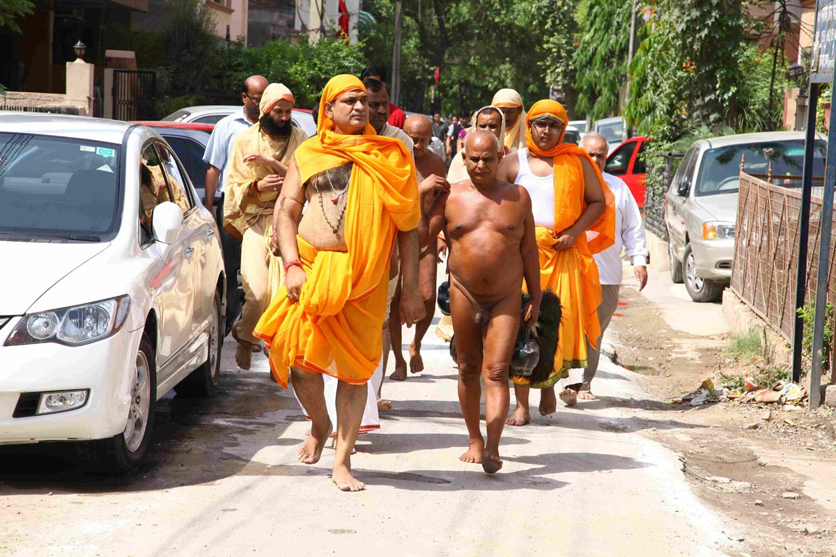 Maharaj ji Vihar ke liye jaate hua